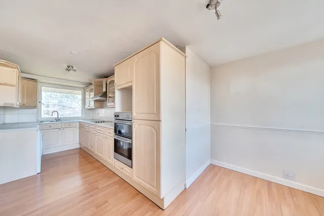 Justin Close, Brentford, TW8, photo 1