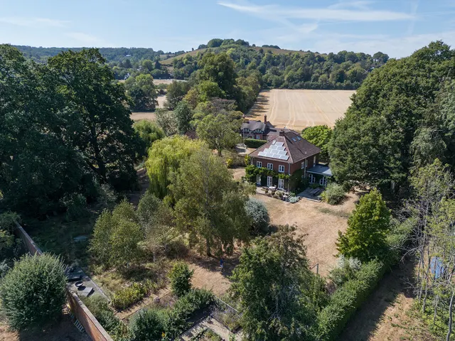 Photo 2 — Streatley, Reading, RG8