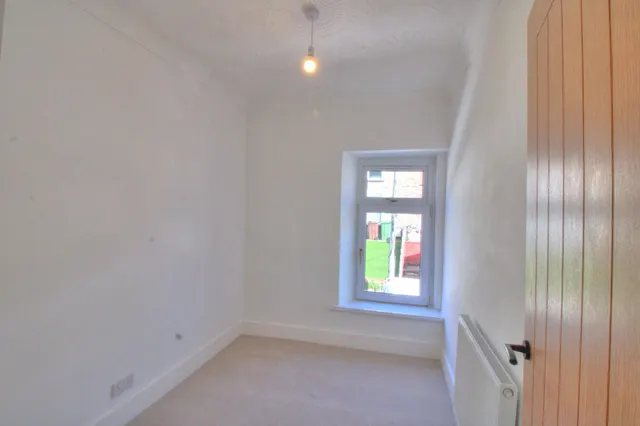 Queens Road, New Tredegar, NP24, photo 3