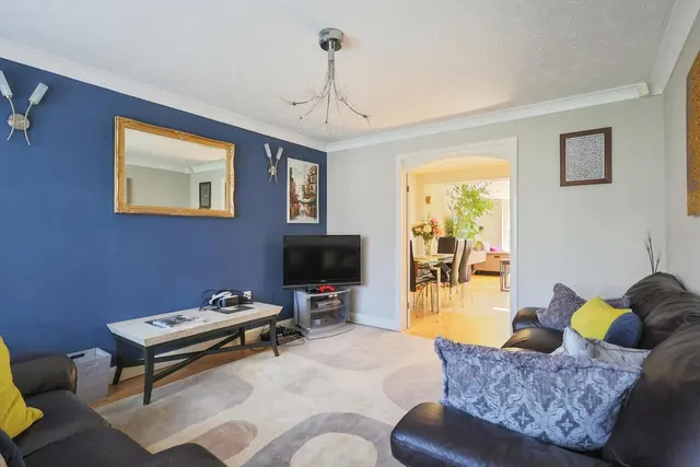 Photo 2 — Howardian Close, OLDHAM, Lancashire, OL8