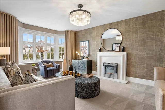 with 5 bedrooms in Radwinter Road, Saffron Walden, CB10, photo 3