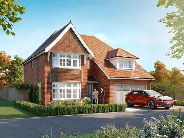 with 5 bedrooms in Radwinter Road, Saffron Walden, CB10, photo 1