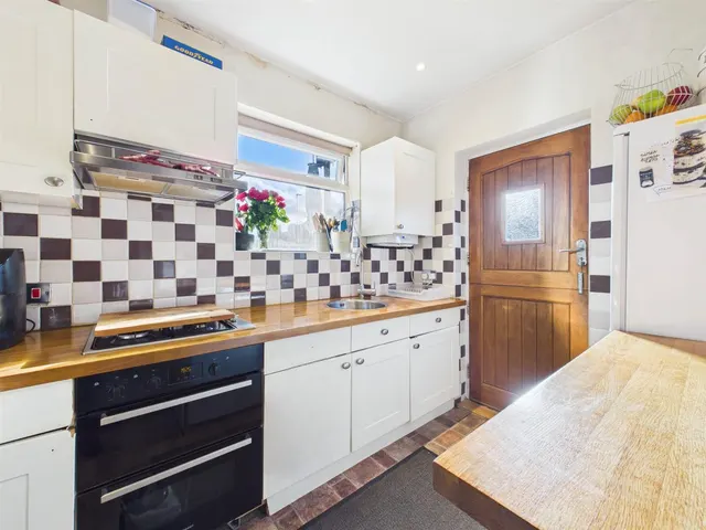 Photo 3 — Berkeley Close, Ruislip, Middlesex, HA4 6LE