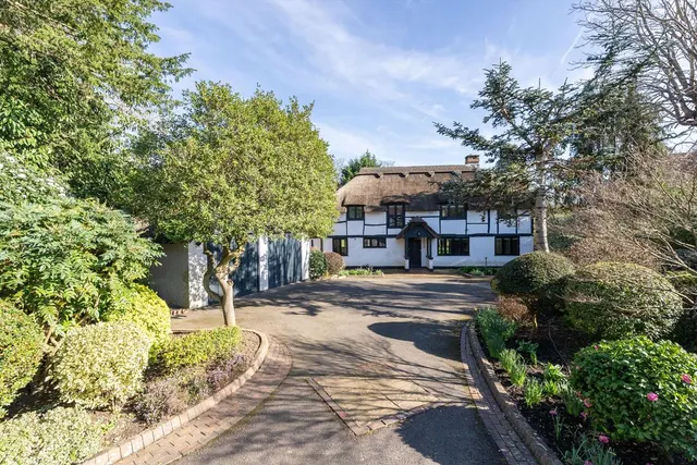 The Chase, Oxshott, KT22, photo 1