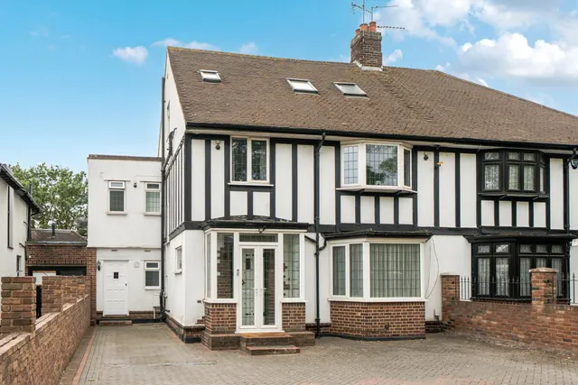 Westhorne Avenue, SE9, photo 1