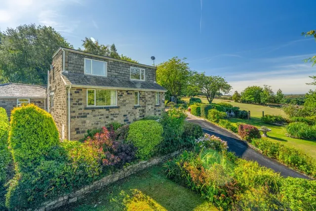 Hill Top Road, Hainworth, BD21, photo 1