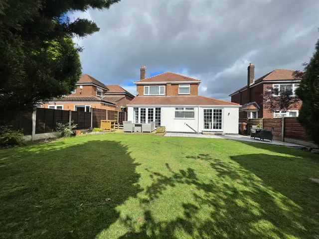 Drayton Drive, Heald Green, photo 2