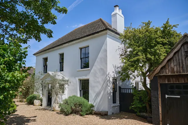 Cakeham Road, West Wittering, PO20, photo 1