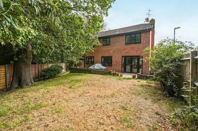 High Tree Drive, Earley, RG6, photo 2