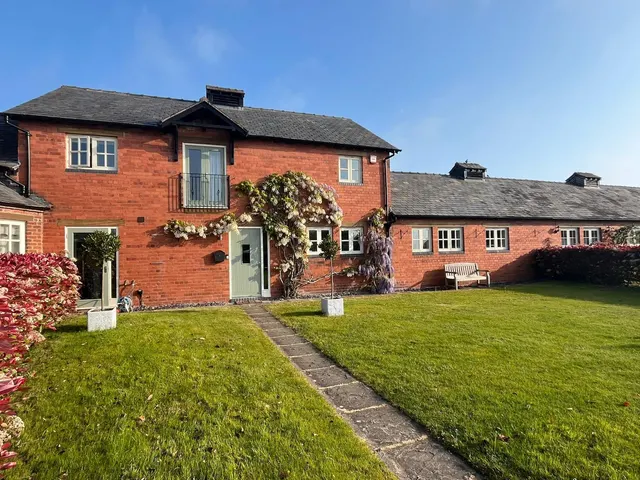 Borras Hall Lane, Wrexham, LL13, photo 1