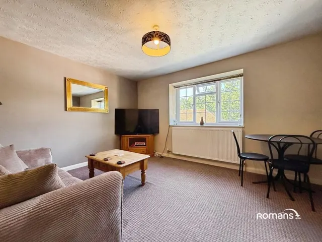 Longacre Rise, Chineham, RG24, photo 2