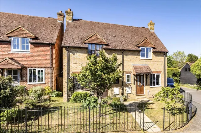 Farncombe Street, Godalming, Surrey, GU7 3LJ, photo 1