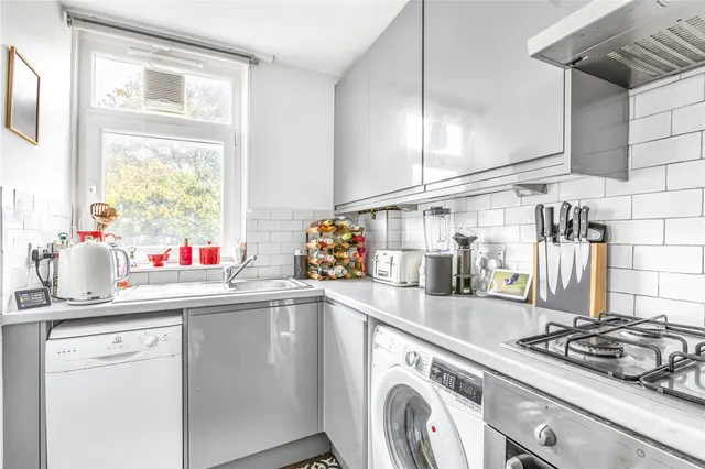 Photo 2 — Hunter Close, London, SW12