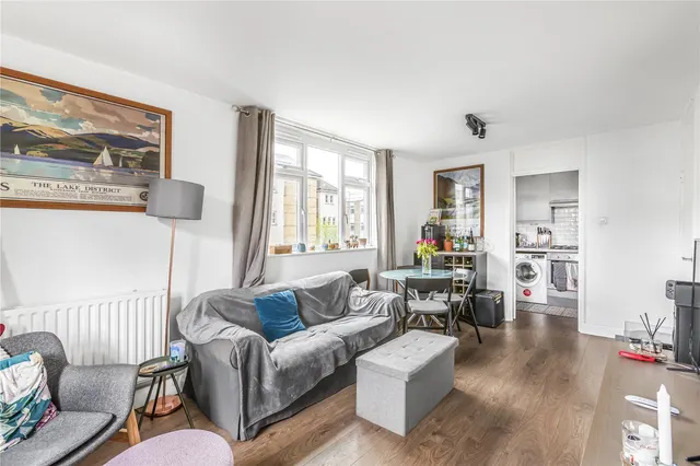 Hunter Close, London, SW12, photo 1