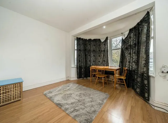 Watford Way, Hendon, NW4, photo 3