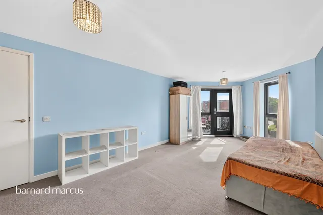 Staines Road, Feltham, TW14, photo 3