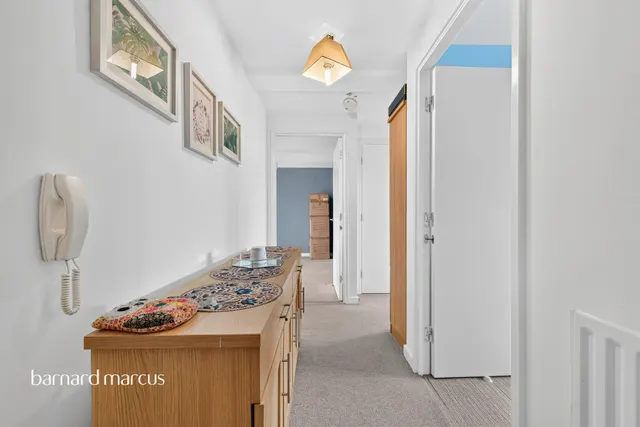 Staines Road, Feltham, TW14, photo 2