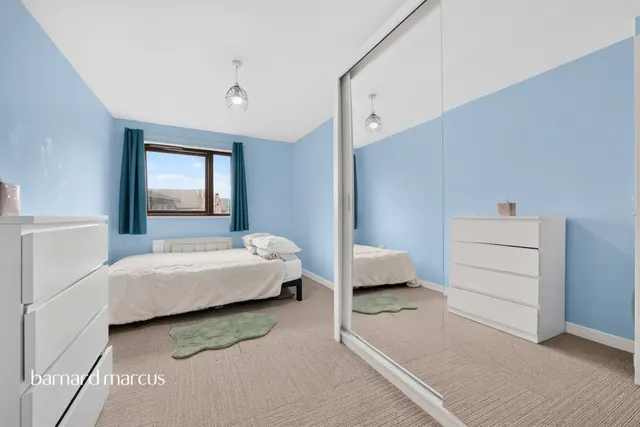 Staines Road, Feltham, TW14, photo 1