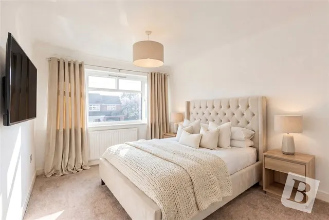 Tangmere Crescent, Hornchurch, RM12, photo 1