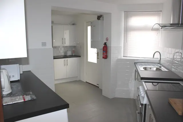 Photo 3 — Larchwood Drive, Englefield Green, Egham, Surrey, TW20 0SL