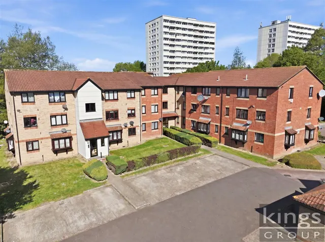Magpie Close, Enfield, photo 1