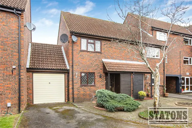 Lydia Mews, Welham Green, North Mymms, Hatfield, AL9 7PZ, photo 1