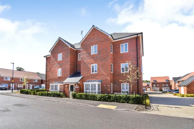 Barossa Road, Wellesley, Aldershot, Hampshire, GU11 4DT, photo 1