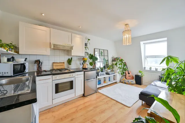 Flat 5, 114 Peckham High Street, London, photo 1