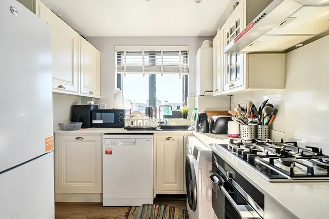 Dudden Hill Lane, London, NW10, photo 3