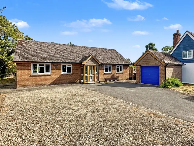 Oxford Lane, Grove, OX12, photo 1