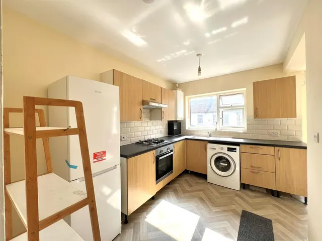 Coleridge Road, Walthamstow E17 6QX, photo 1