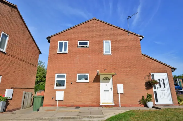 Featherby Drive, Leicester, LE2, photo 1