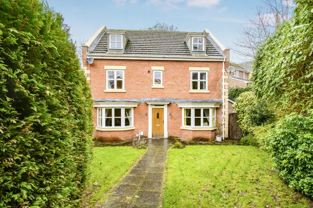 Clarendon Gardens, Bolton, BL7, photo 1