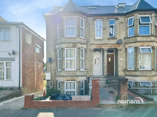 Roberts Road, High Wycombe, HP13, photo 1