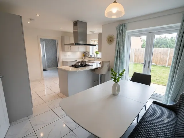 Photo 3 — Keighley Close, MK10 9WP
