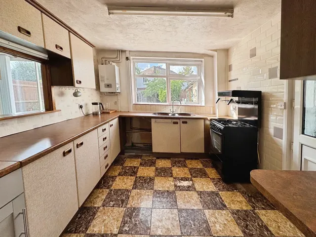 Photo 2 — Holt Close, Farnborough, Hampshire, GU14 8DG