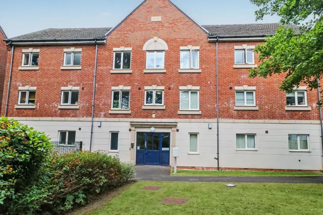 Maple House Birches Rise, Stoke-On-Trent, ST1, photo 1