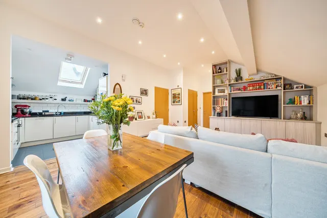 Photo 2 — Woodview Mews, SE19