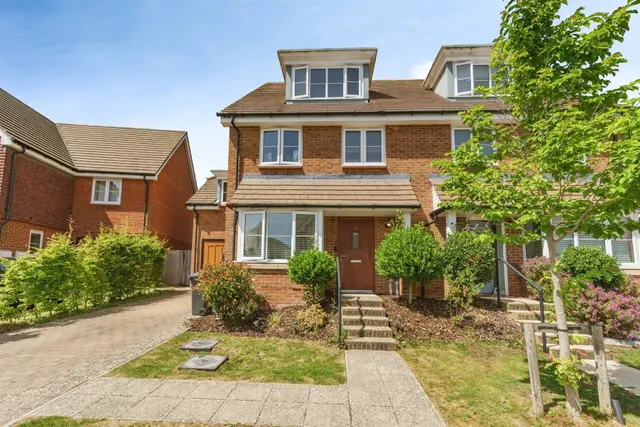 Little Pithfield, Haywards Heath, photo 1