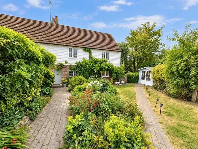 Howbourne Lane, Buxted, Uckfield, TN22 4QD, photo 1