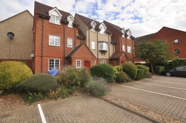 St Francis Court, Shefford, photo 1