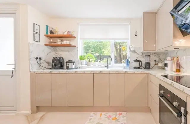 Blackthorn Street, Bow, E3, photo 1