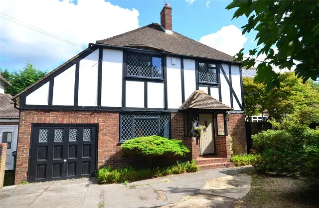 London Road, East Grinstead, RH19, photo 2