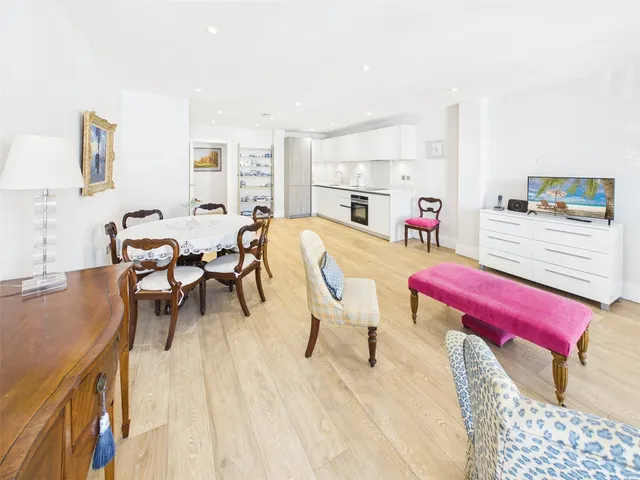 High Street, Hampton Hill, TW12, photo 2