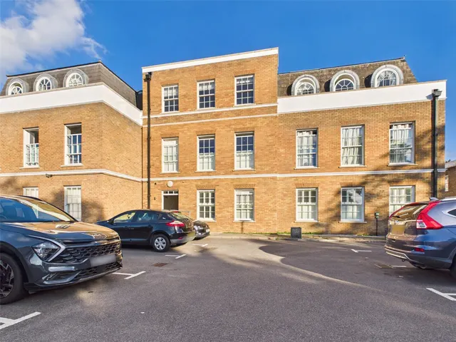 High Street, Hampton Hill, TW12, photo 1