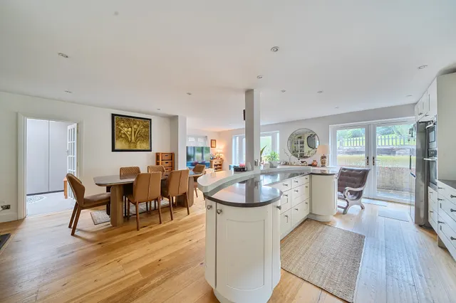Photo 3 — Millshot Drive, Amersham, HP7