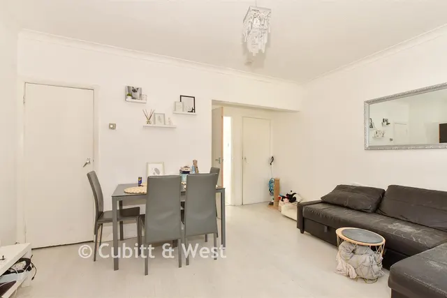 West Street, Crawley, RH11, photo 3