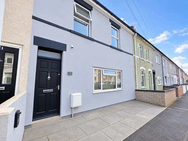 Redcliffe Street, SN2, photo 1