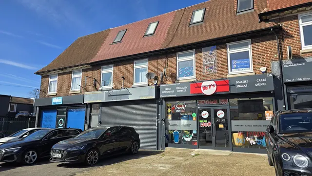 Collier Row Road, Romford, RM5 2BB, photo 1