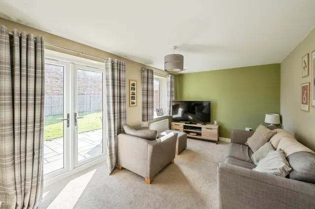 Swan Road, Lakeside, DN4, photo 3
